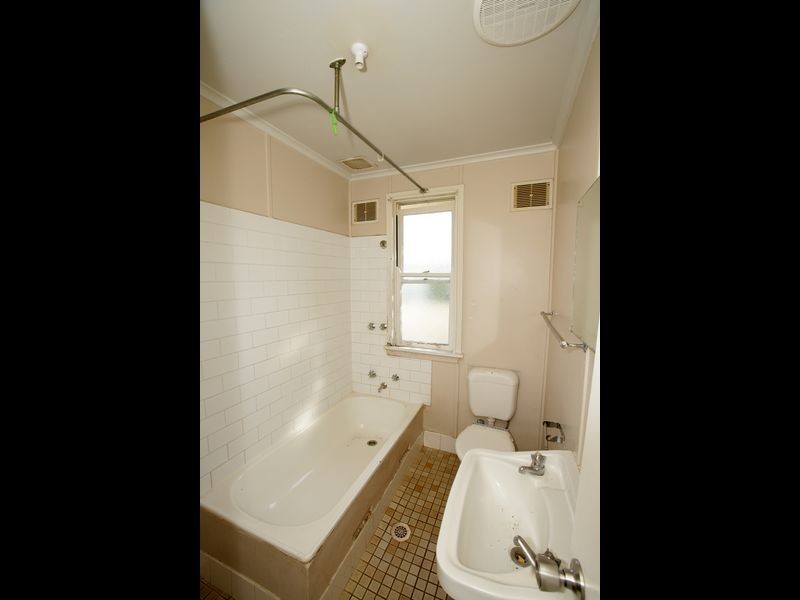 8 Madang Street, Ashmont NSW 2650