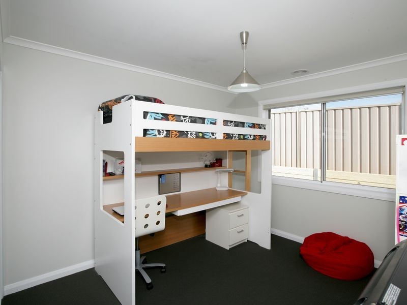 36 Bedervale Street, Bourkelands NSW 2650