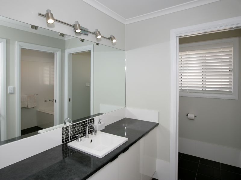 36 Bedervale Street, Bourkelands NSW 2650