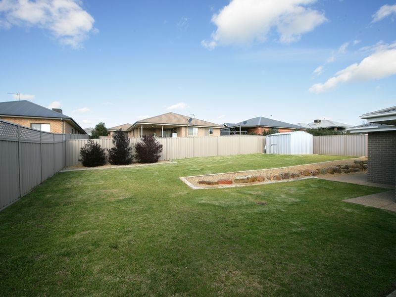 36 Bedervale Street, Bourkelands NSW 2650