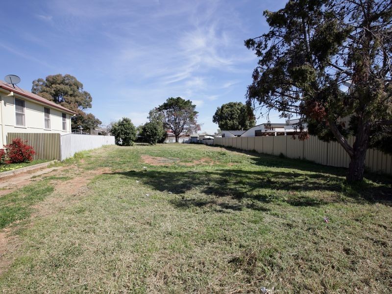 79 Phillip Avenue, Mount Austin NSW 2650