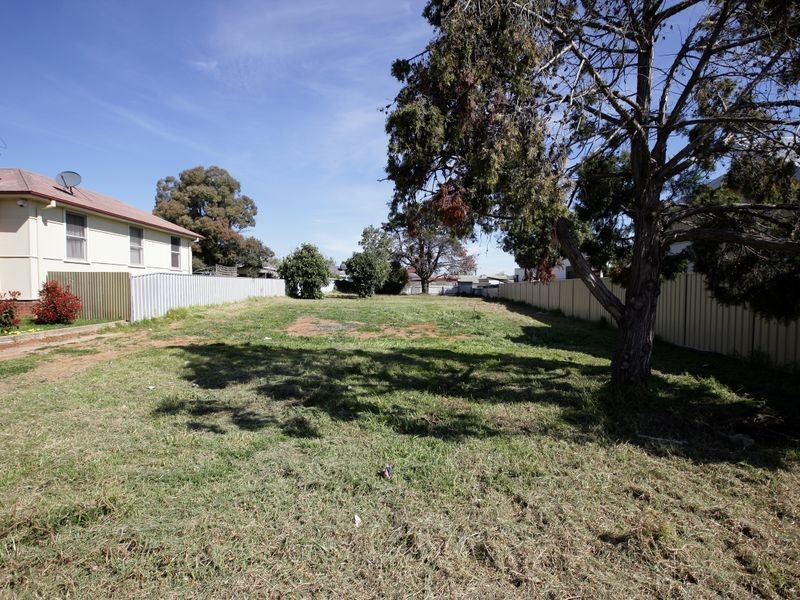 79 Phillip Avenue, Mount Austin NSW 2650