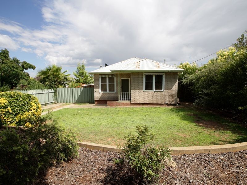18 Spooner Avenue, Mount Austin NSW 2650