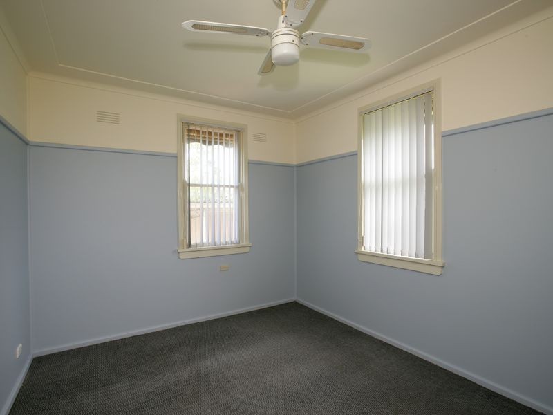 18 Spooner Avenue, Mount Austin NSW 2650