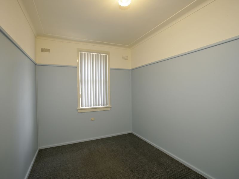 18 Spooner Avenue, Mount Austin NSW 2650