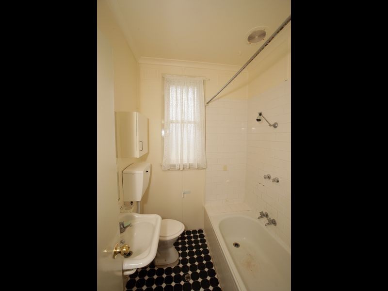 18 Spooner Avenue, Mount Austin NSW 2650