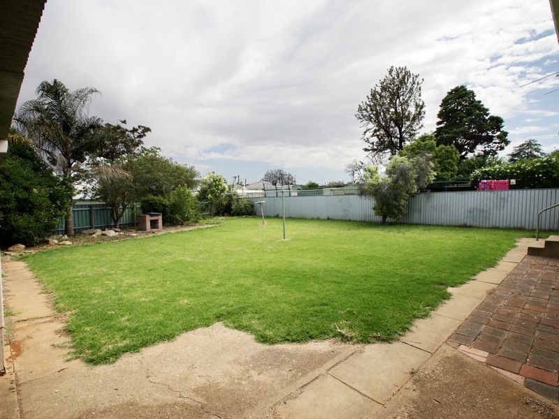 18 Spooner Avenue, Mount Austin NSW 2650