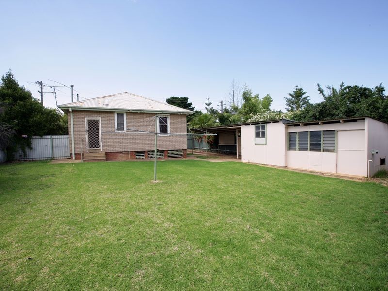 18 Spooner Avenue, Mount Austin NSW 2650