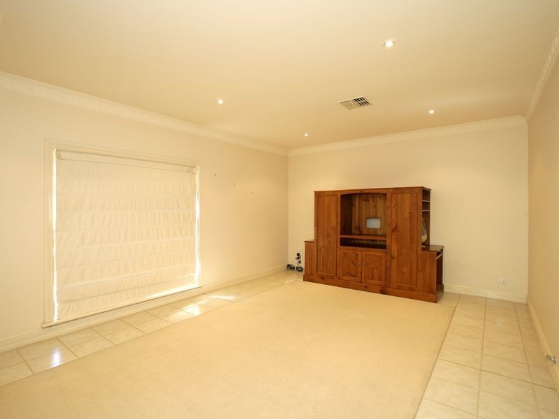 16 Slocum Street, Wagga Wagga NSW 2650