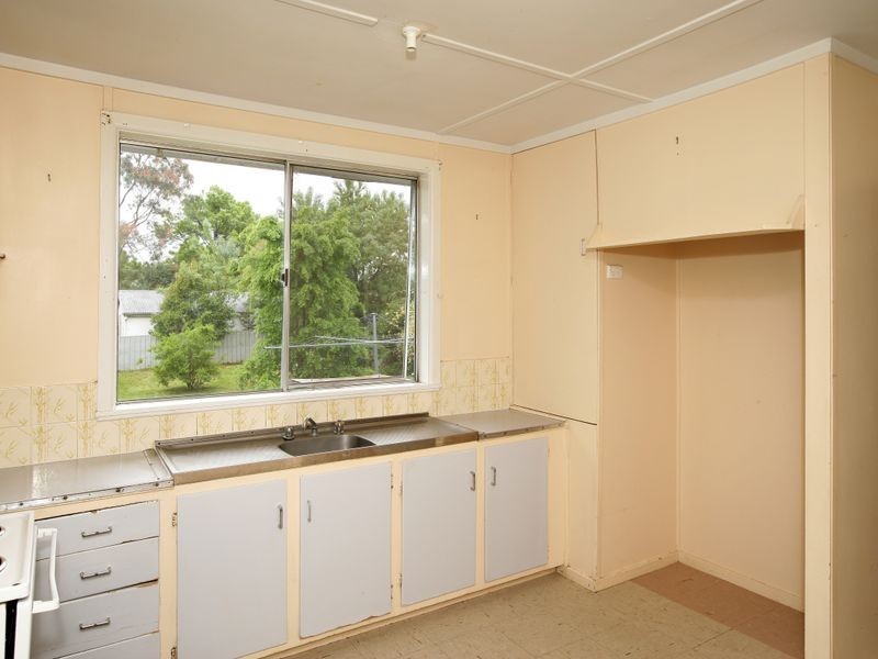 33 Blamey Street, Turvey Park NSW 2650