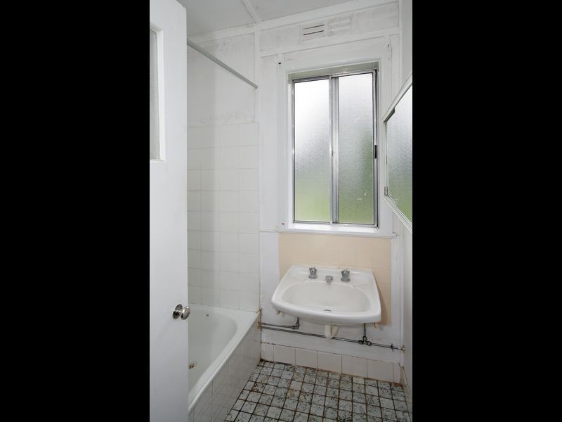 33 Blamey Street, Turvey Park NSW 2650