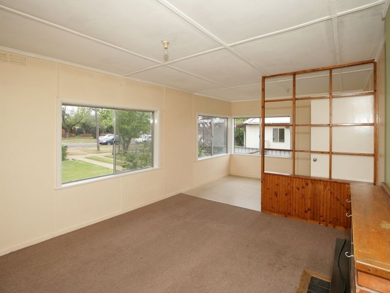 33 Blamey Street, Turvey Park NSW 2650