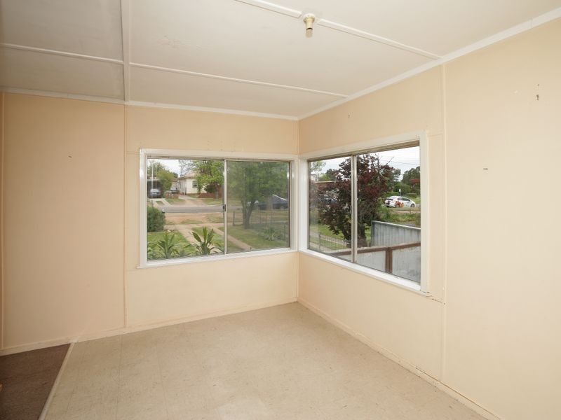 33 Blamey Street, Turvey Park NSW 2650
