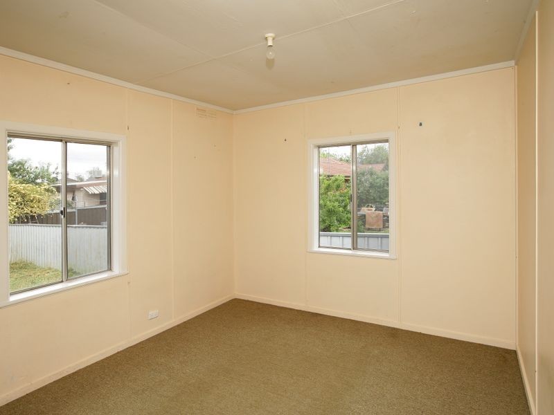 33 Blamey Street, Turvey Park NSW 2650