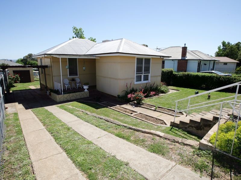 22 Northcott Parade, Mount Austin NSW 2650