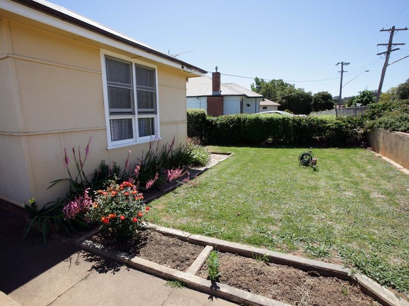 22 Northcott Parade, Mount Austin NSW 2650