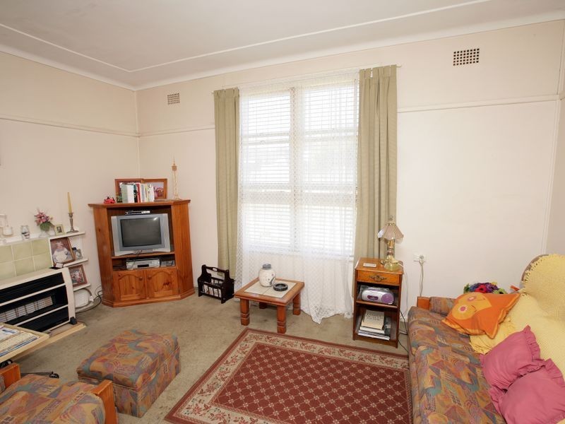 22 Northcott Parade, Mount Austin NSW 2650