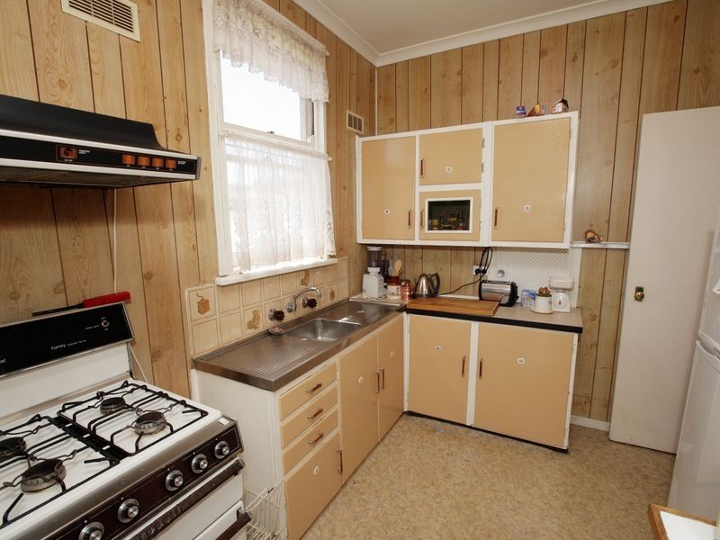 22 Northcott Parade, Mount Austin NSW 2650