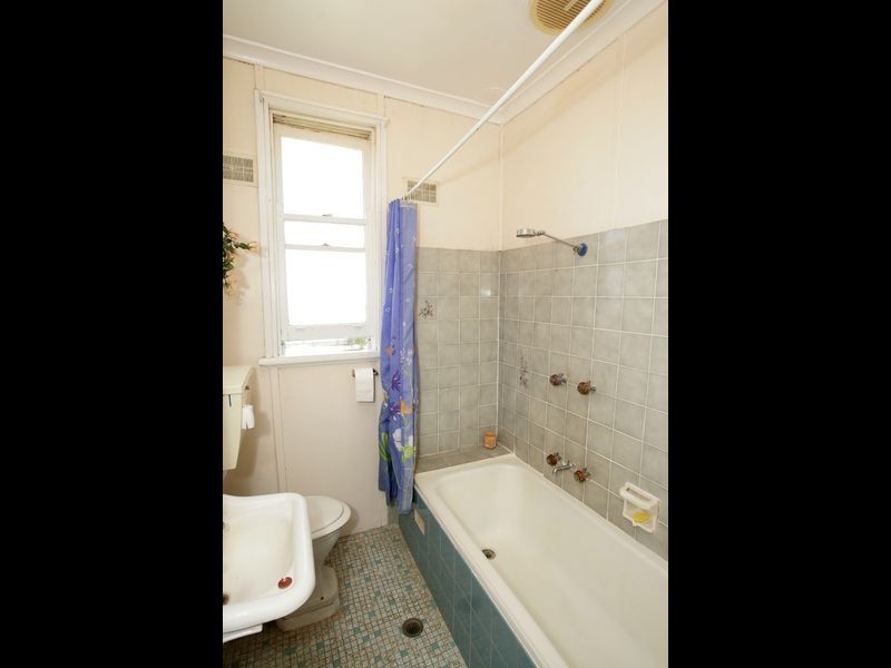 22 Northcott Parade, Mount Austin NSW 2650