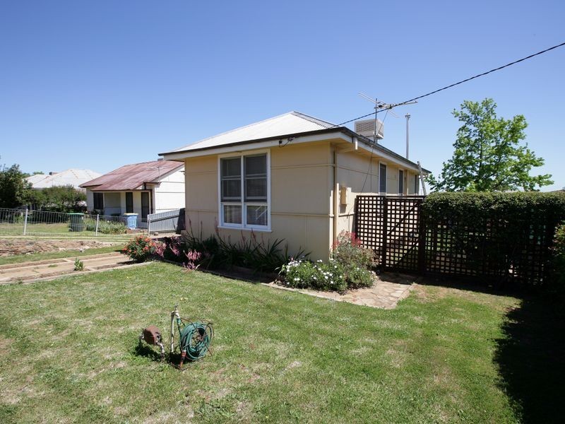 22 Northcott Parade, Mount Austin NSW 2650