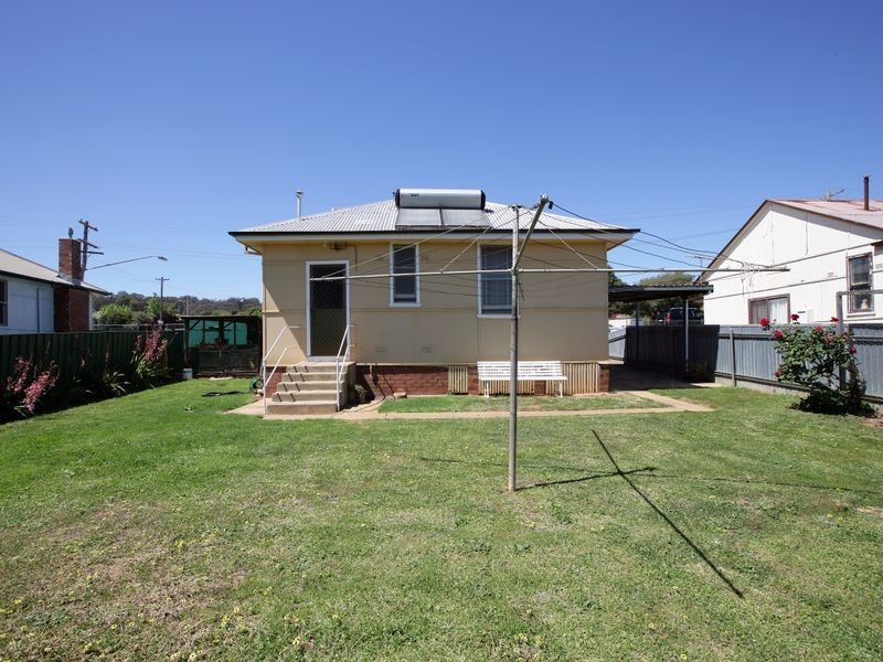 22 Northcott Parade, Mount Austin NSW 2650