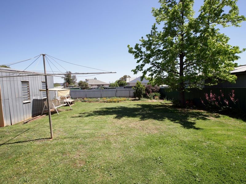 22 Northcott Parade, Mount Austin NSW 2650