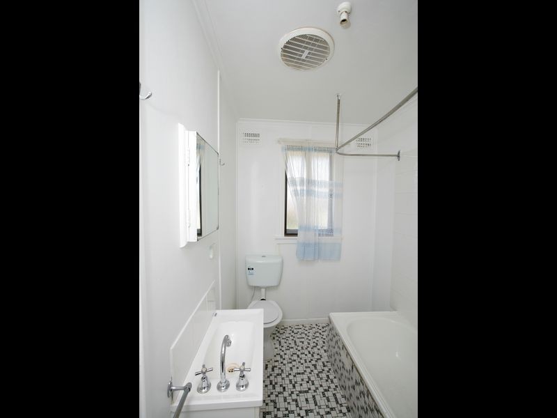 47 Chifley Crescent, Kooringal NSW 2650