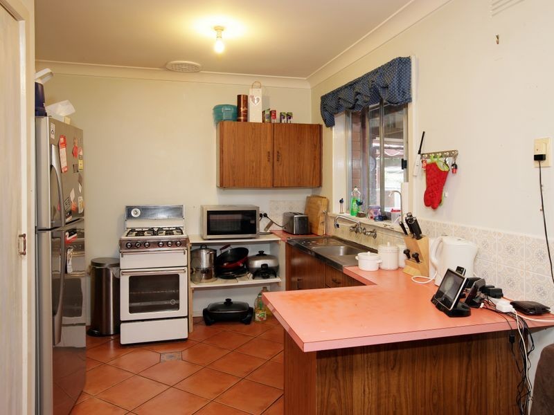 8 Grace Avenue, Lake Albert NSW 2650