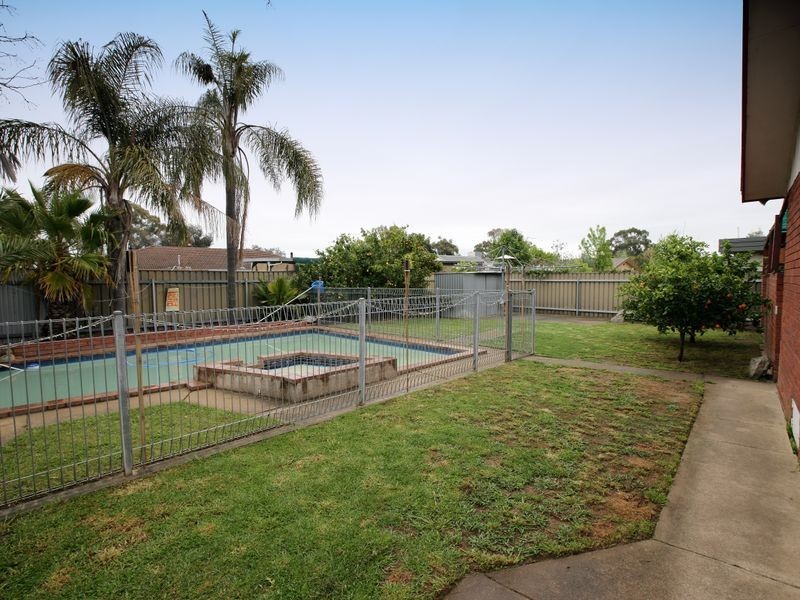 8 Grace Avenue, Lake Albert NSW 2650