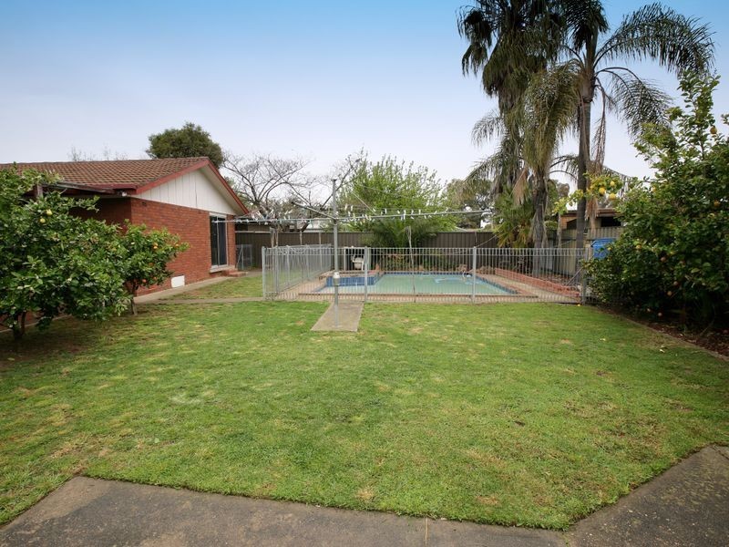 8 Grace Avenue, Lake Albert NSW 2650