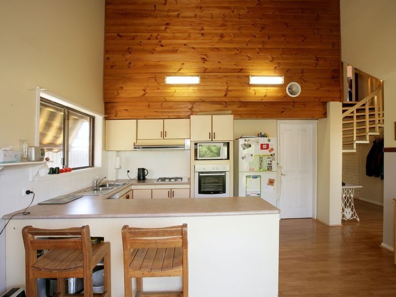 17 Grevillea Crescent, Lake Albert NSW 2650