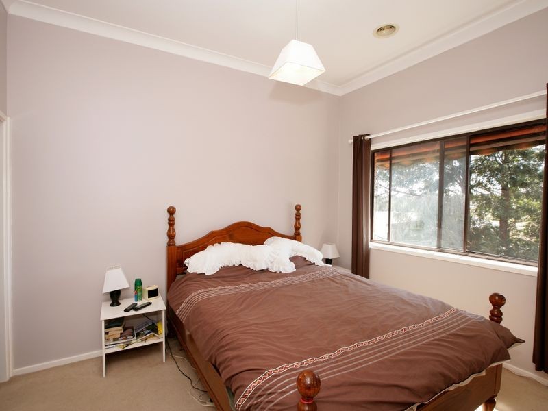 17 Grevillea Crescent, Lake Albert NSW 2650