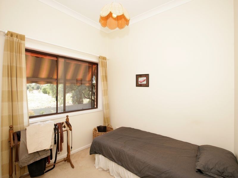 17 Grevillea Crescent, Lake Albert NSW 2650