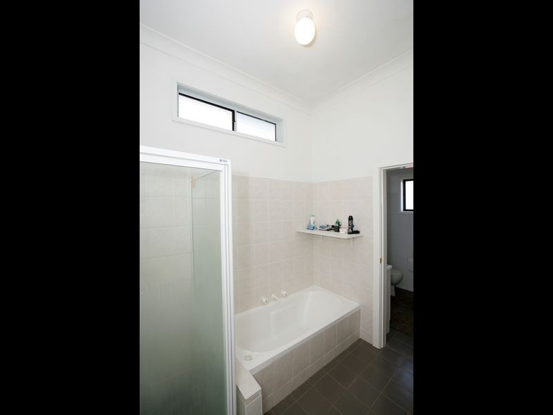 17 Grevillea Crescent, Lake Albert NSW 2650