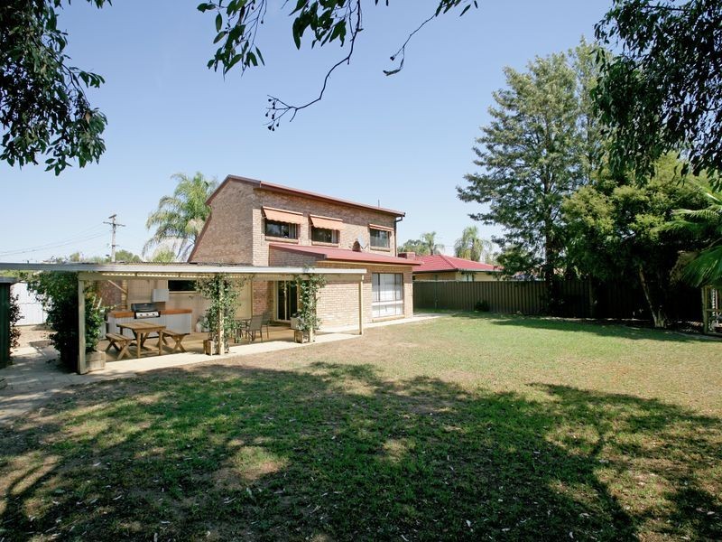17 Grevillea Crescent, Lake Albert NSW 2650
