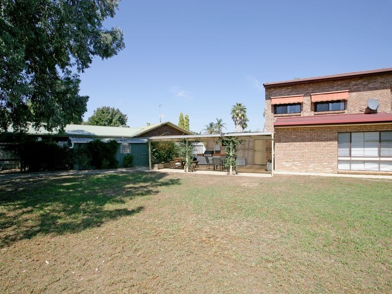 17 Grevillea Crescent, Lake Albert NSW 2650