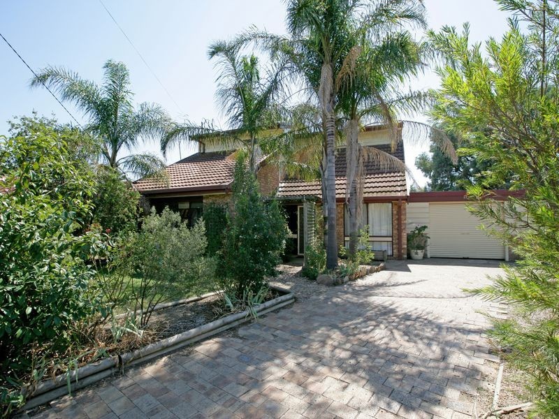 17 Grevillea Crescent, Lake Albert NSW 2650