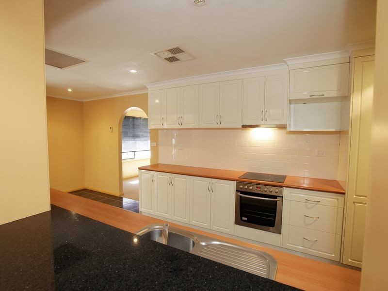 22 Bandera Avenue, Glenfield Park NSW 2650