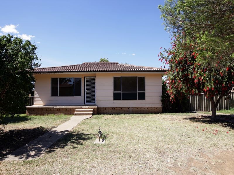 12 Dennis Crescent, Tolland NSW 2650