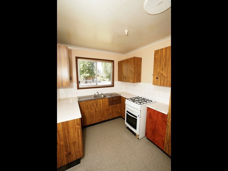 12 Dennis Crescent, Tolland NSW 2650