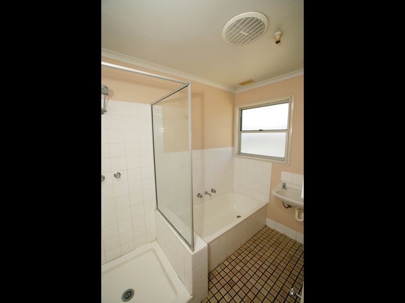 12 Dennis Crescent, Tolland NSW 2650