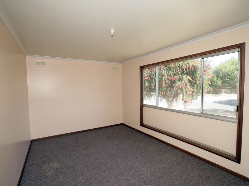 12 Dennis Crescent, Tolland NSW 2650