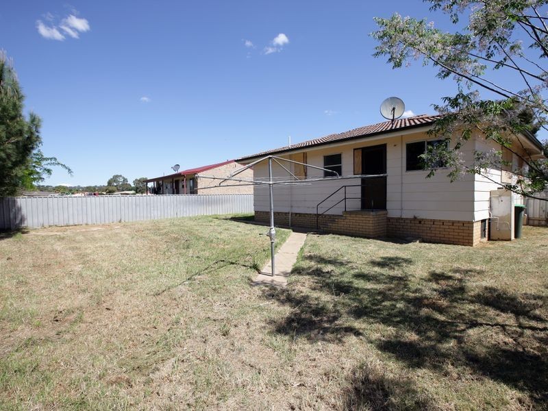 12 Dennis Crescent, Tolland NSW 2650
