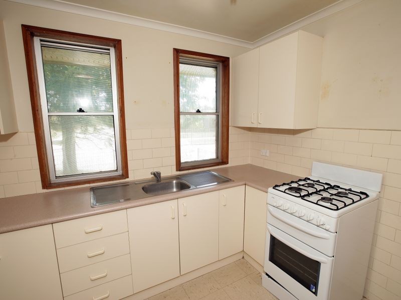 160 Raye Street, Tolland NSW 2650