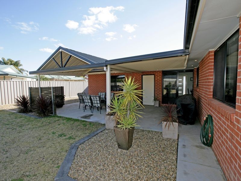 2 Rosella Place, Mount Austin NSW 2650