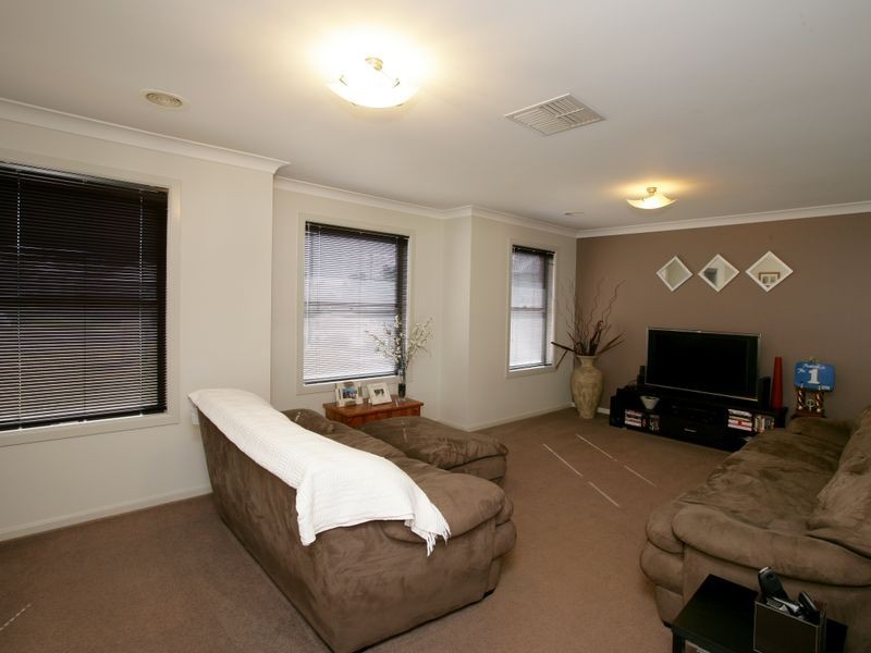 2 Rosella Place, Mount Austin NSW 2650