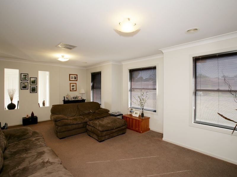 2 Rosella Place, Mount Austin NSW 2650