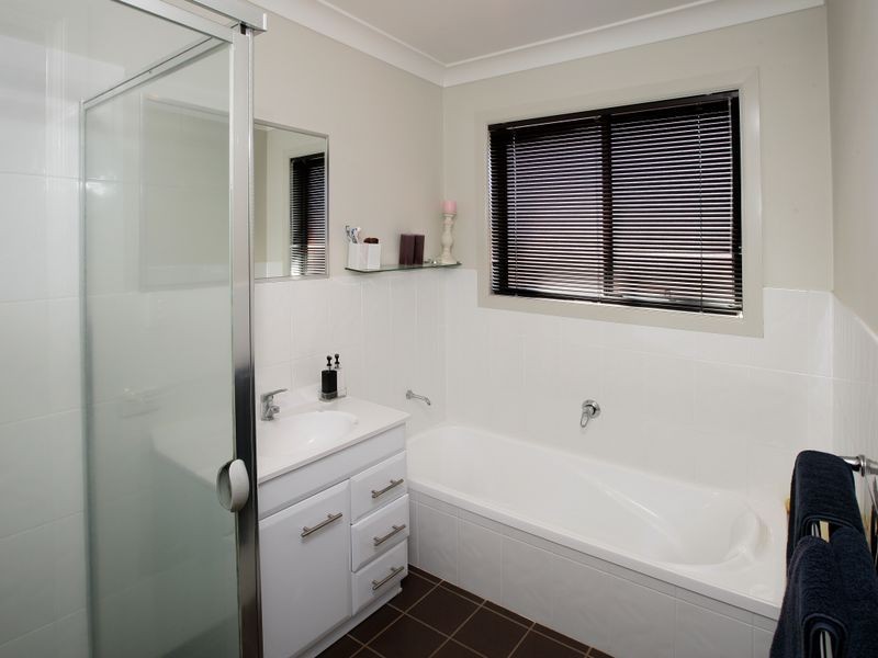 2 Rosella Place, Mount Austin NSW 2650