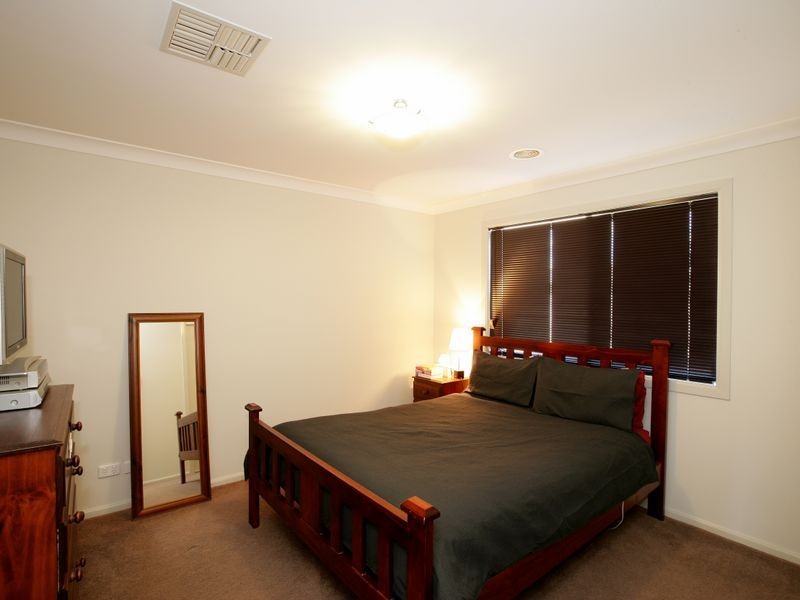 2 Rosella Place, Mount Austin NSW 2650