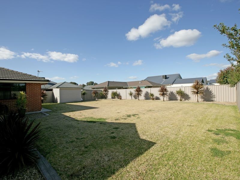 2 Rosella Place, Mount Austin NSW 2650